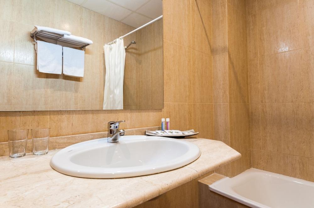 Hotel Victoria Linares  Zewnętrze zdjęcie