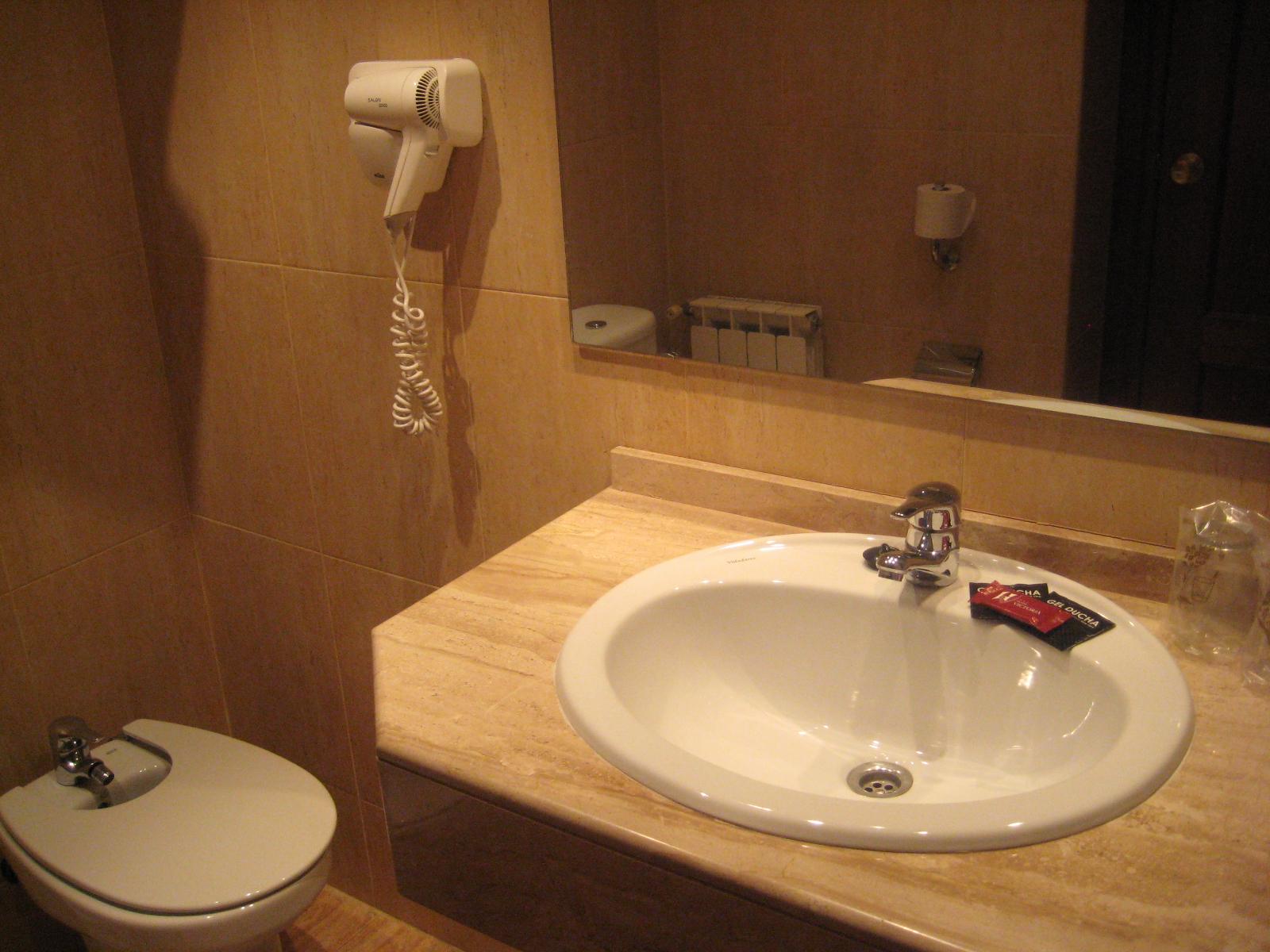 Hotel Victoria Linares  Zewnętrze zdjęcie