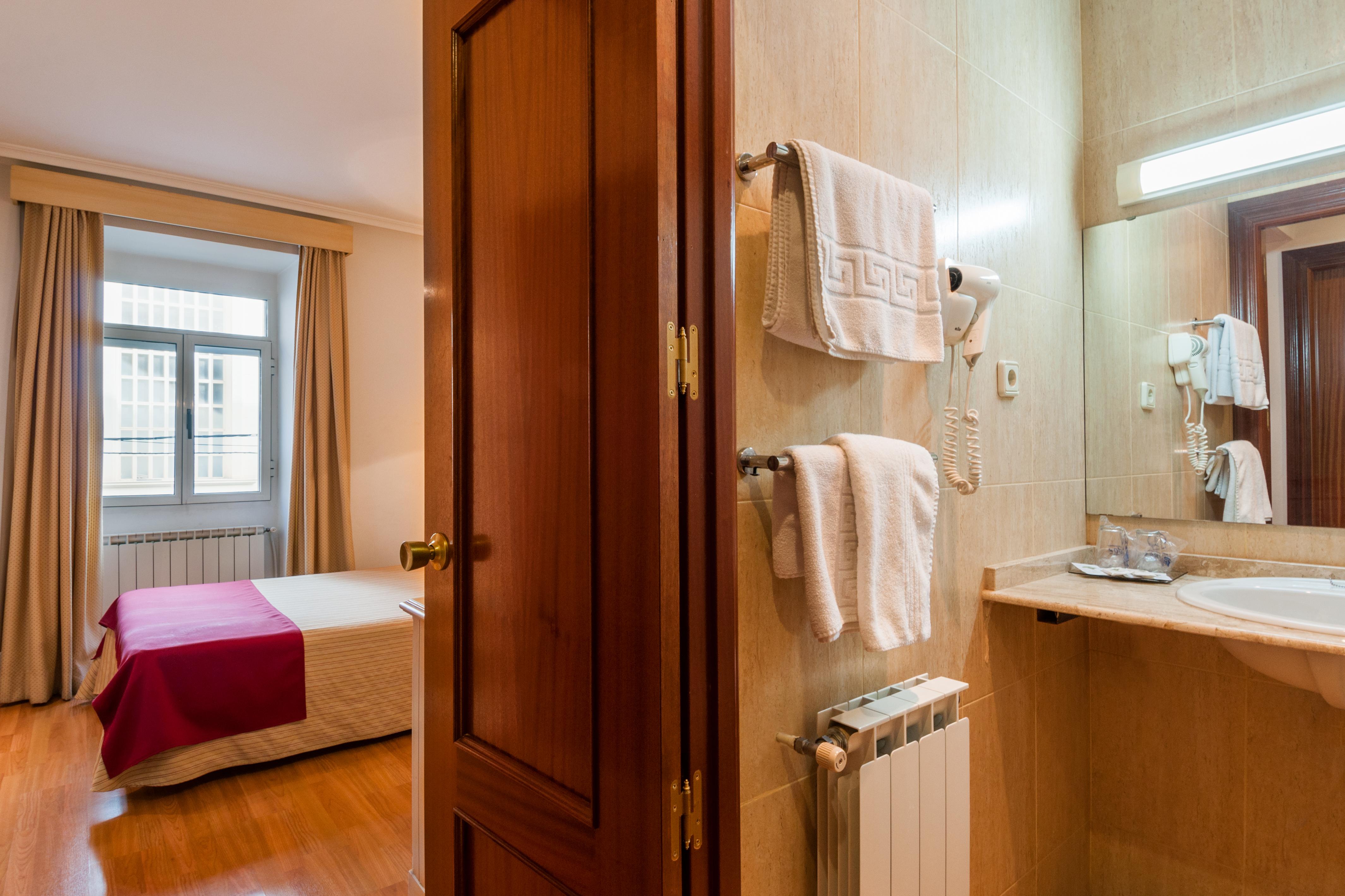 Hotel Victoria Linares  Zewnętrze zdjęcie