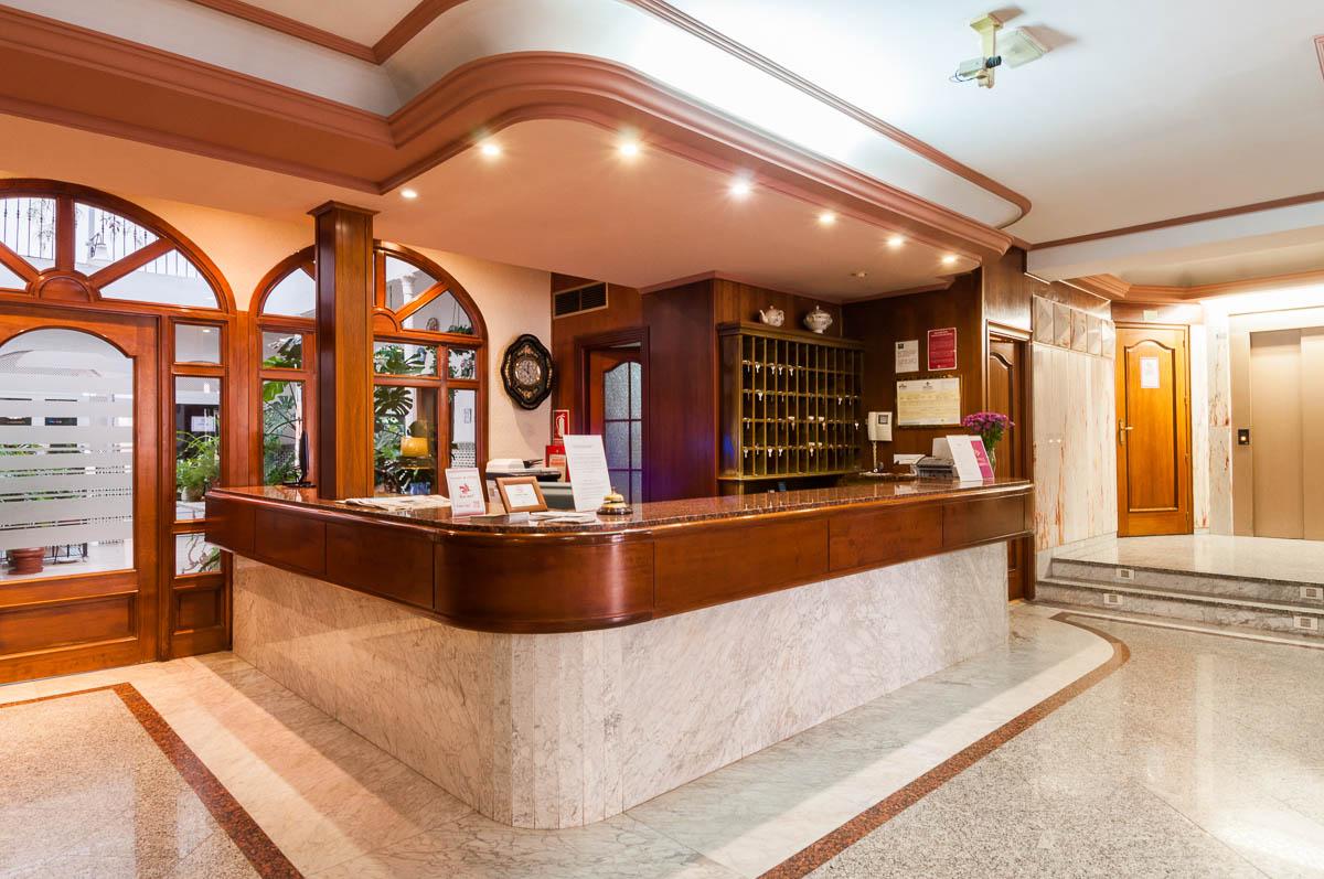 Hotel Victoria Linares  Zewnętrze zdjęcie