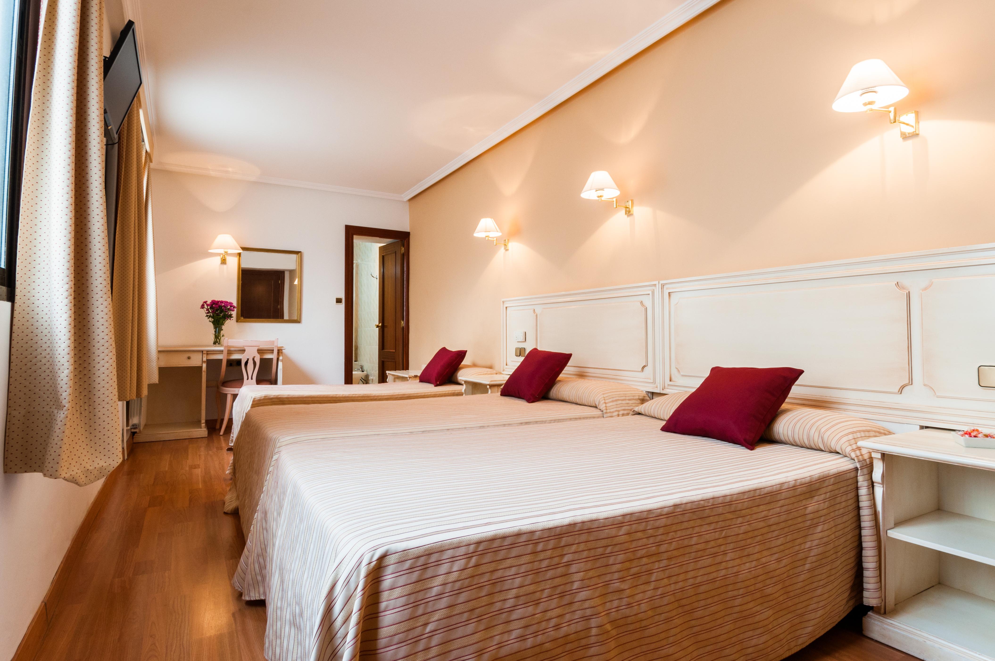 Hotel Victoria Linares  Zewnętrze zdjęcie