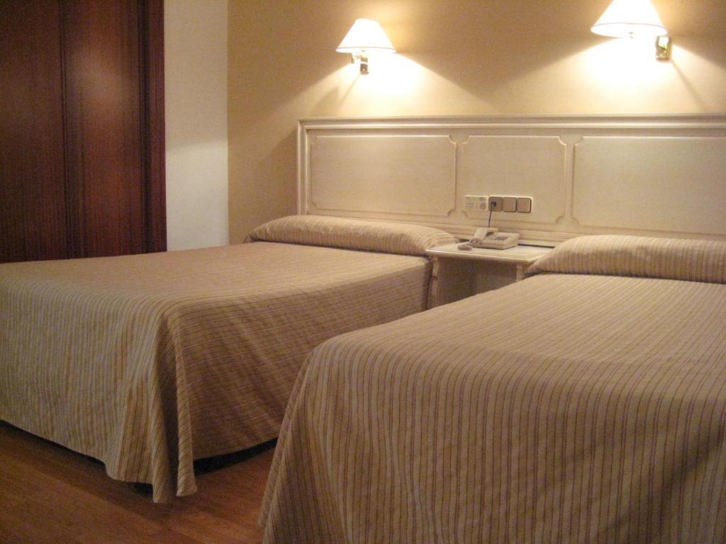Hotel Victoria Linares  Pokój zdjęcie