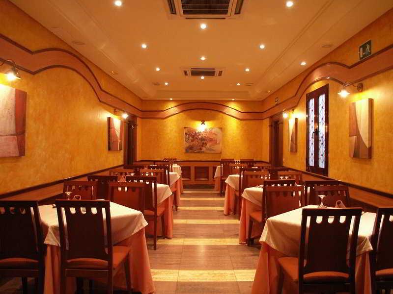 Hotel Victoria Linares  Zewnętrze zdjęcie