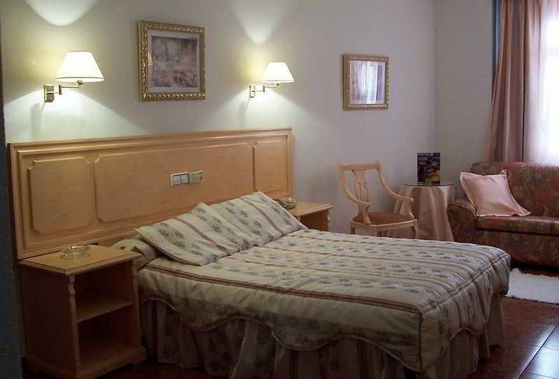Hotel Victoria Linares  Zewnętrze zdjęcie