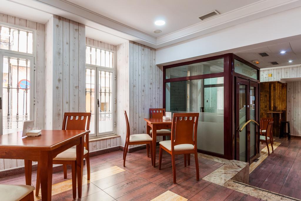 Hotel Victoria Linares  Zewnętrze zdjęcie